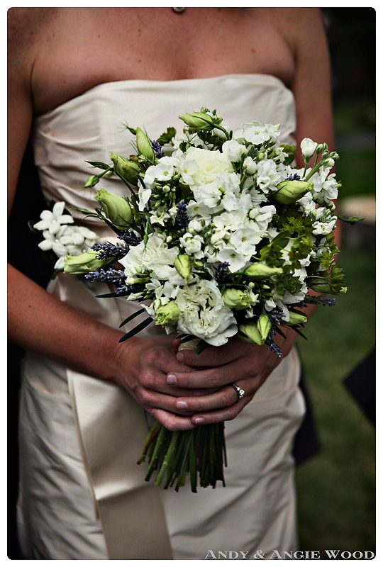 bride holding bouquet keystone colorado