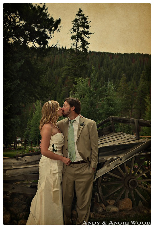 bride and groom kissing in keystone